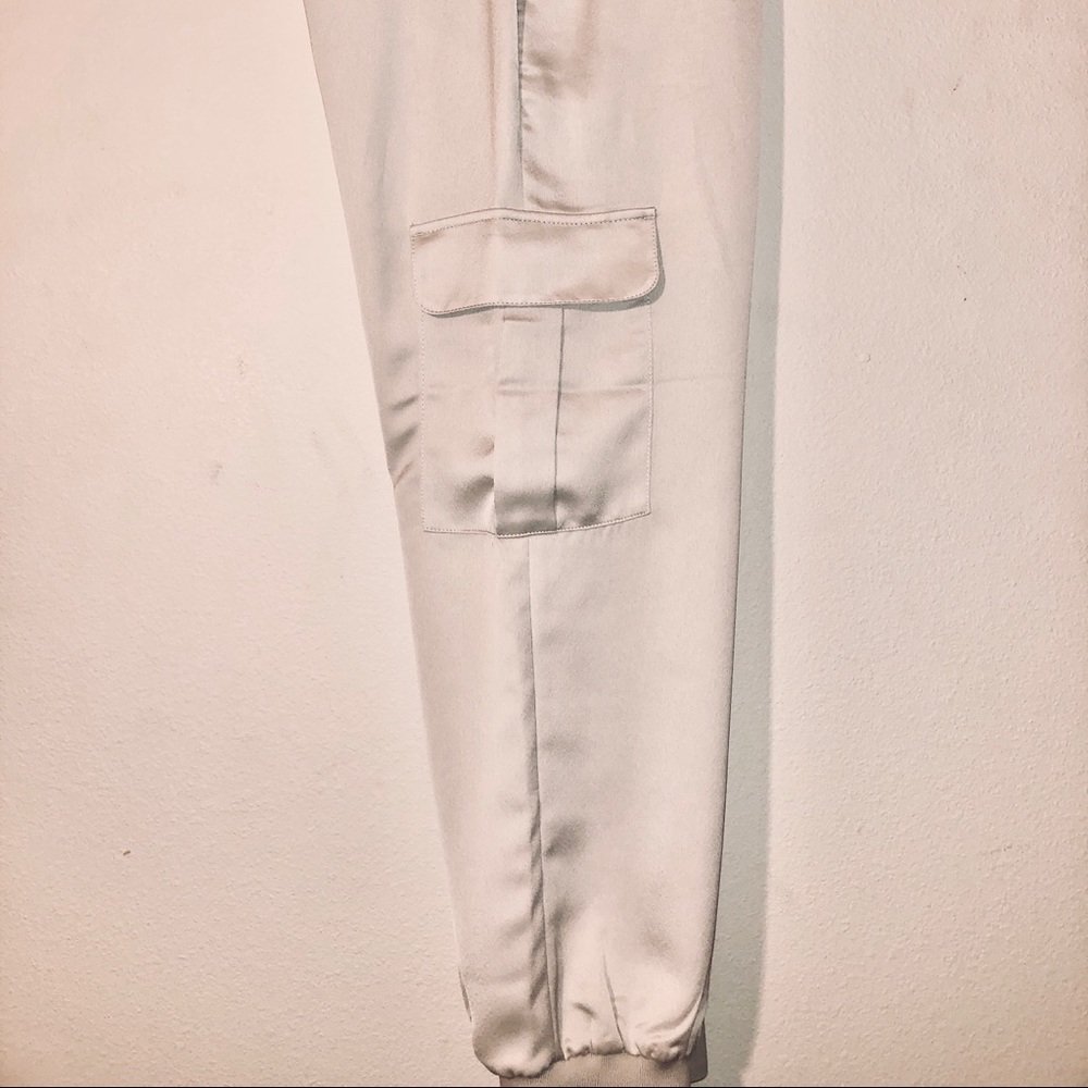 Satin Cargo Jogger | Banana Republic | Cream | M (8-10) |New with tag (no price)